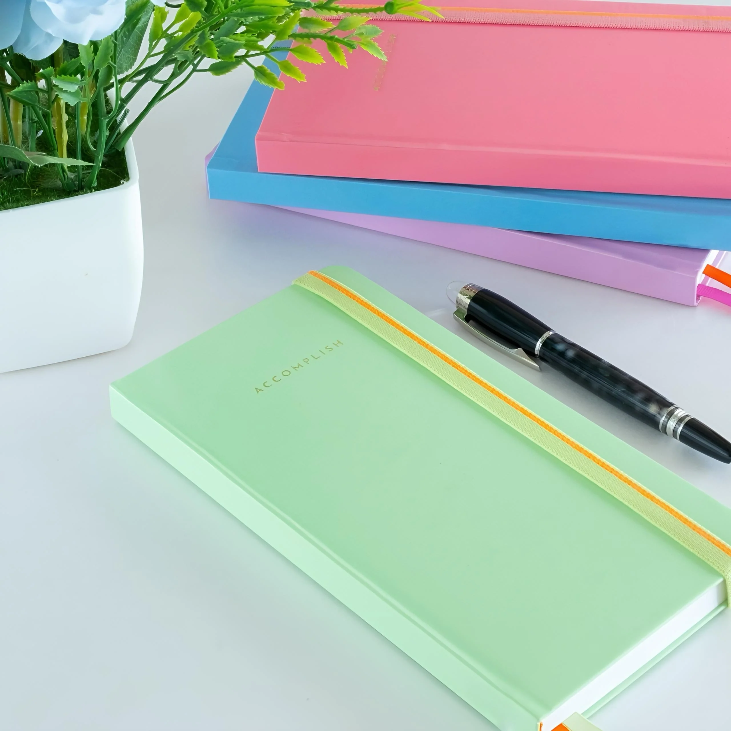 PETITE - UNDATED - WEEKLY PLANNER - HARD COVER - Image 93
