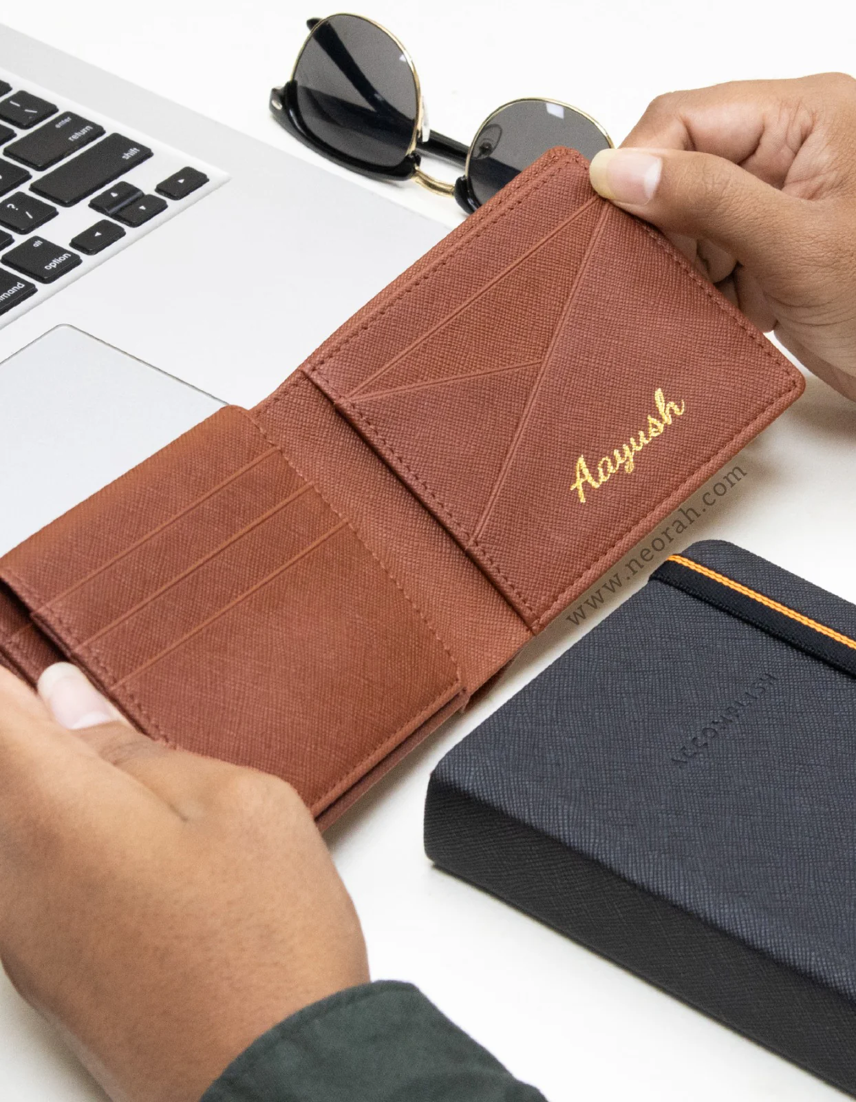 BIFOLD WALLET FOR MEN + KEYCHAIN - Image 55