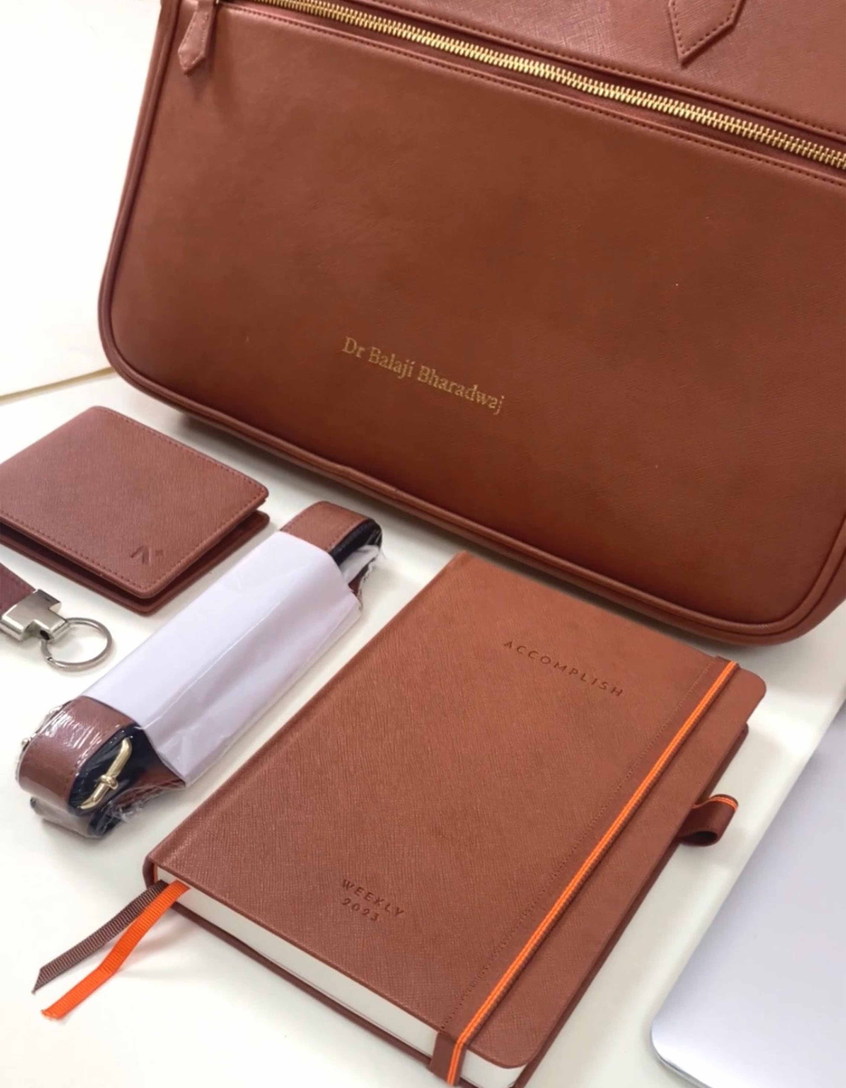 BIFOLD WALLET FOR MEN + KEYCHAIN - Image 59