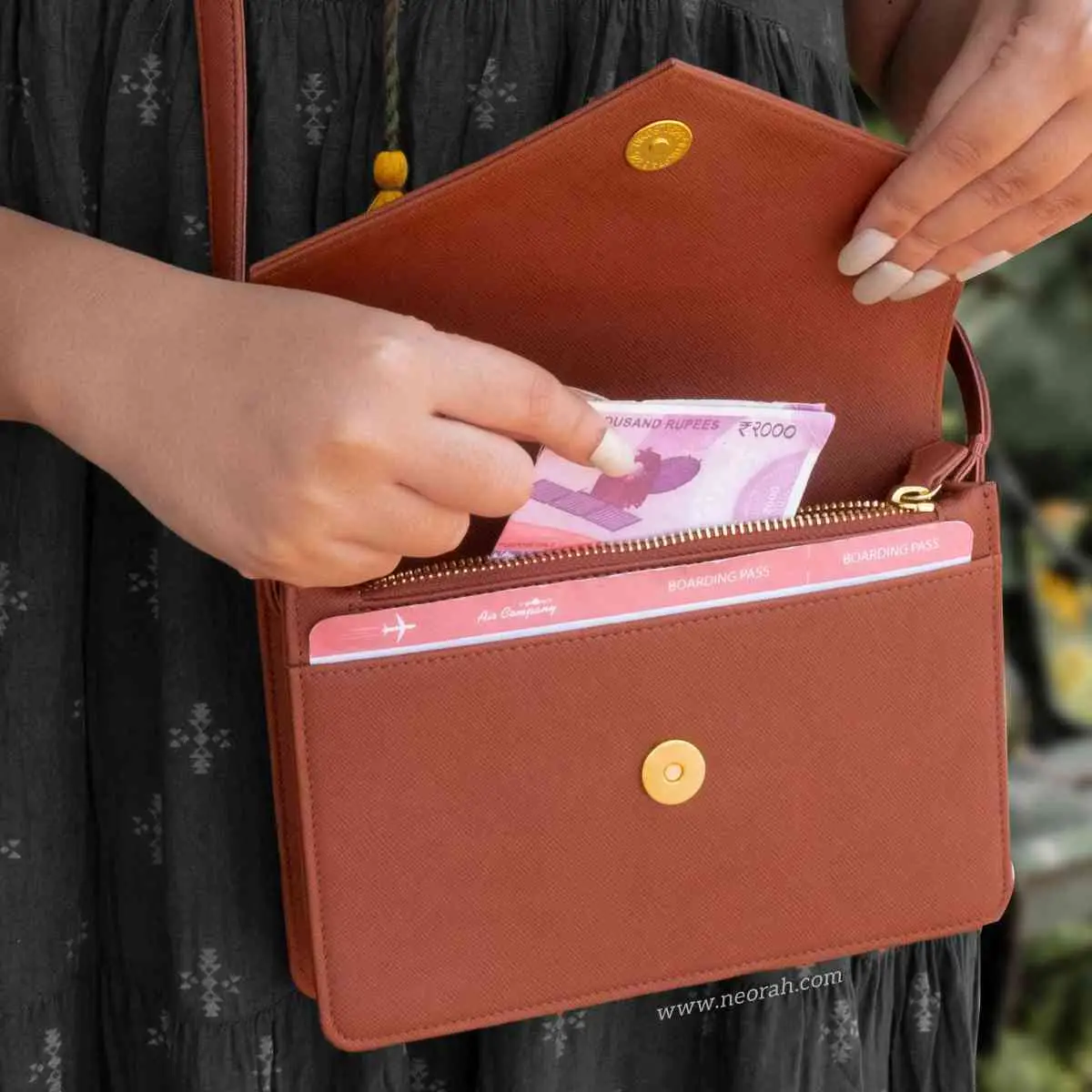 EMMA | CROSSBODY SLING BAG | ENVELOPE - Image 104