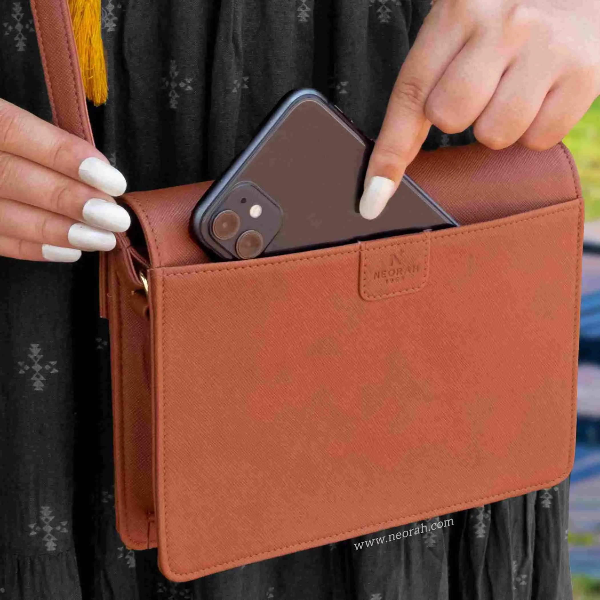 EMMA | CROSSBODY SLING BAG | ENVELOPE - Image 107
