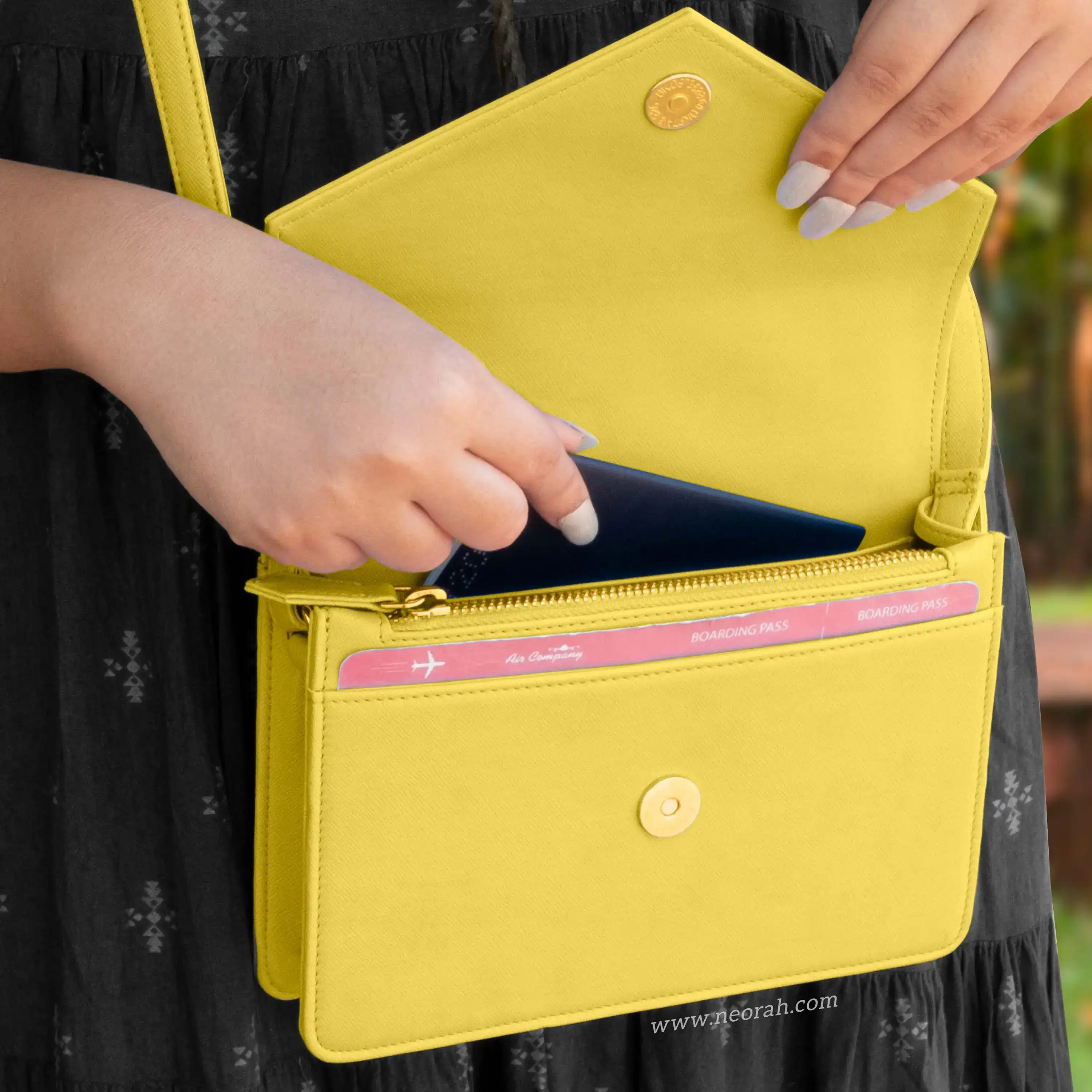 EMMA | CROSSBODY SLING BAG | ENVELOPE - Image 15