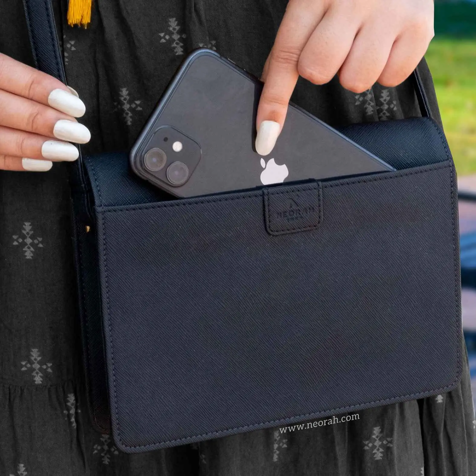 EMMA | CROSSBODY SLING BAG | ENVELOPE - Image 35