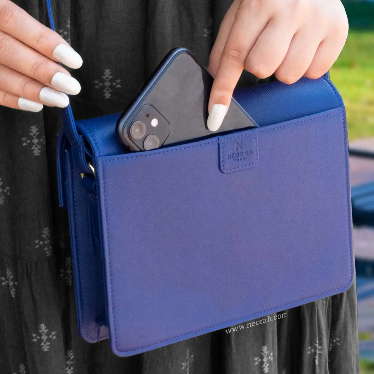 EMMA | CROSSBODY SLING BAG | ENVELOPE - Image 44