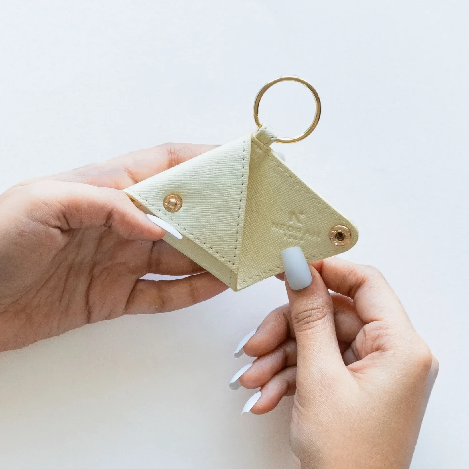 KEY CHAIN - TRIANGLE - Image 44