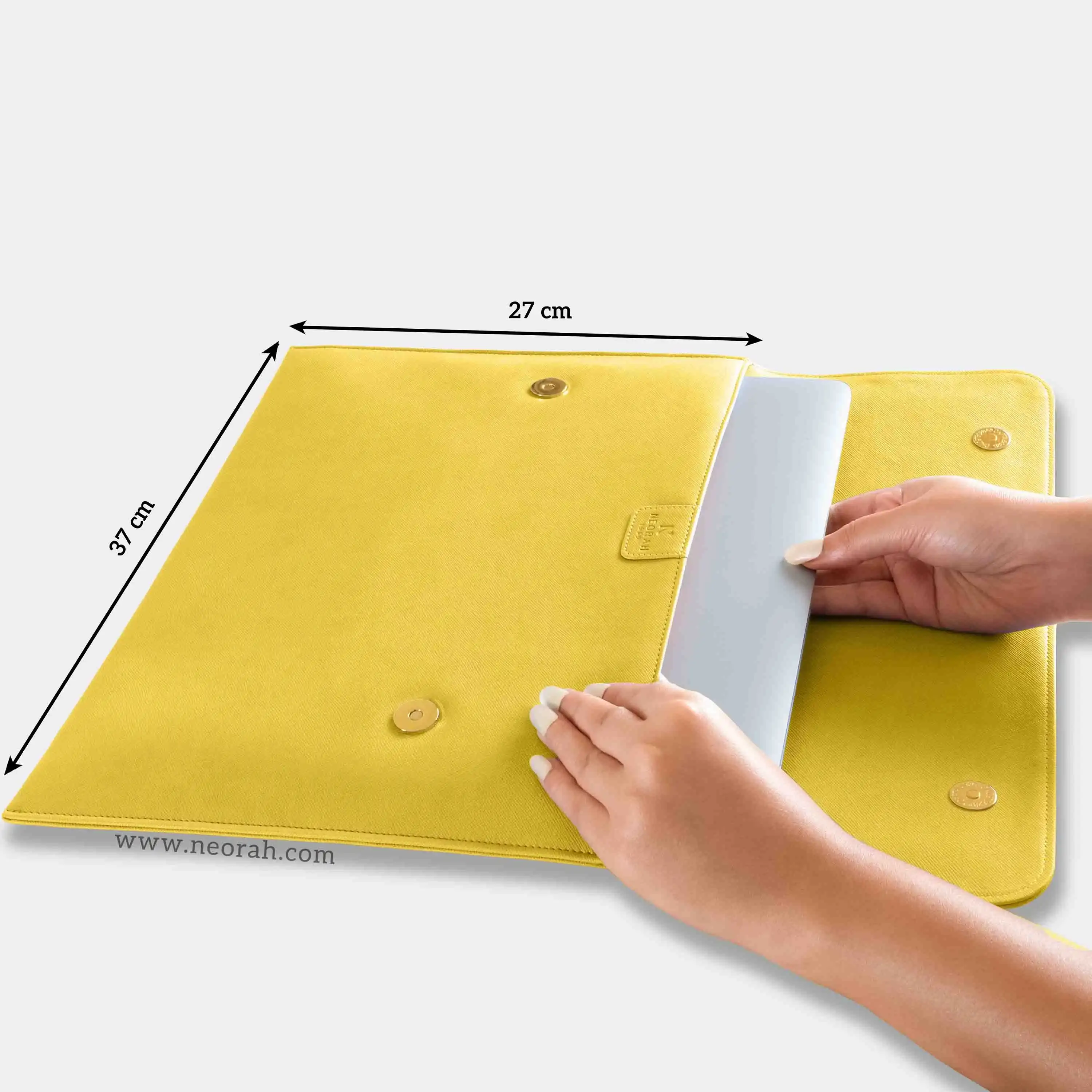 LAPTOP SLEEVE WITH FLAP + MAGNETIC CLOSURE - Image 100