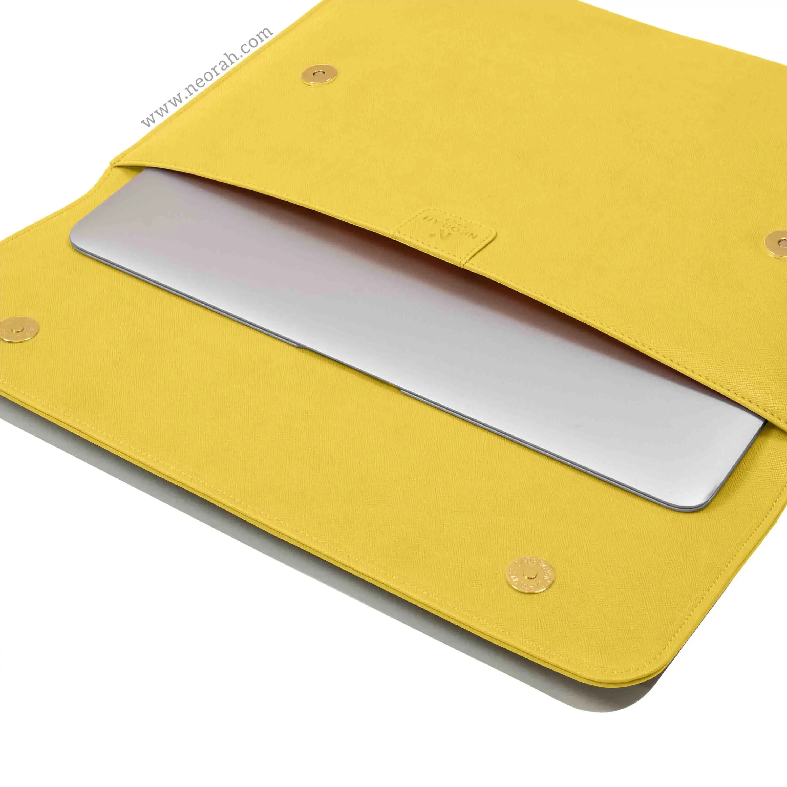 LAPTOP SLEEVE WITH FLAP + MAGNETIC CLOSURE - Image 101