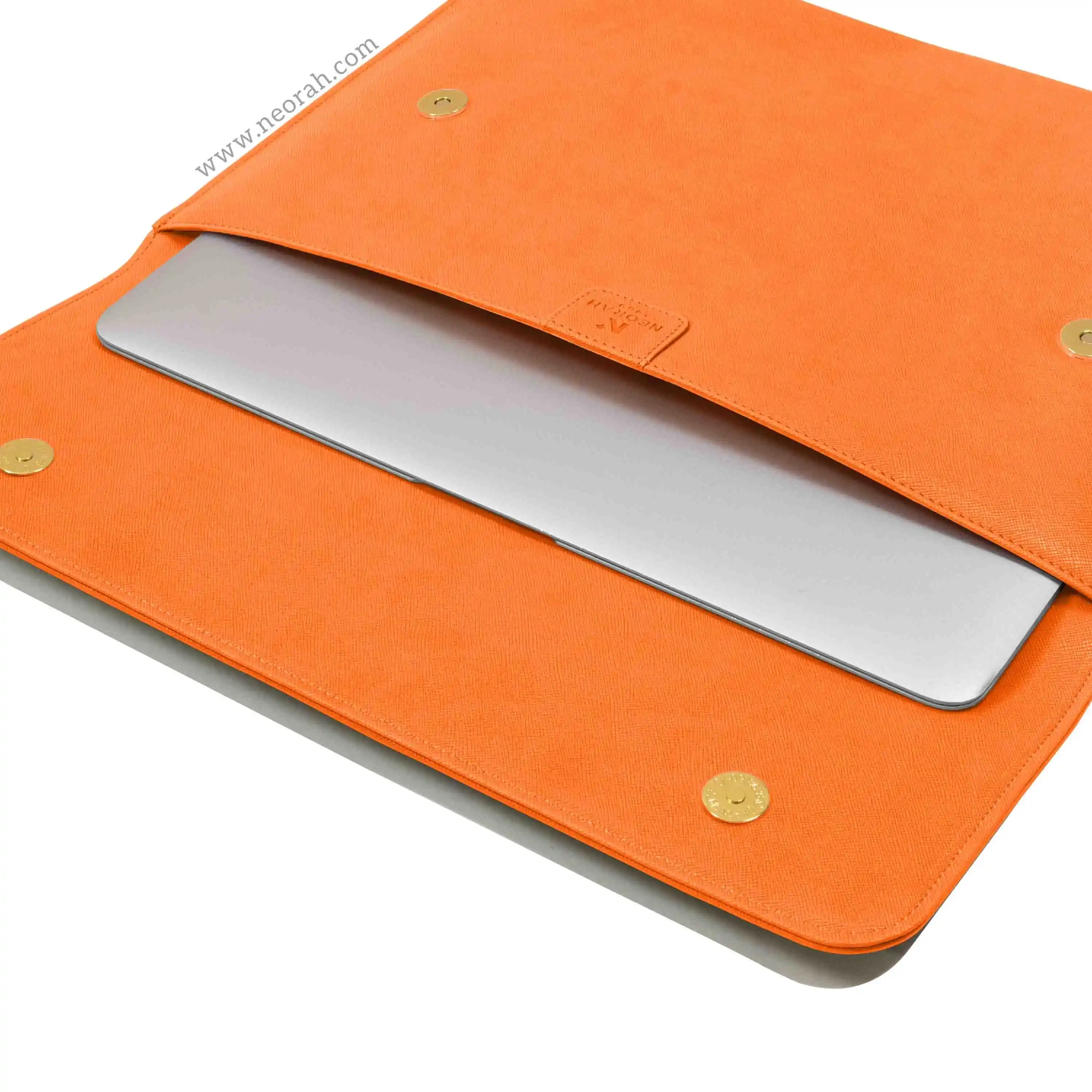 LAPTOP SLEEVE WITH FLAP + MAGNETIC CLOSURE - Image 70