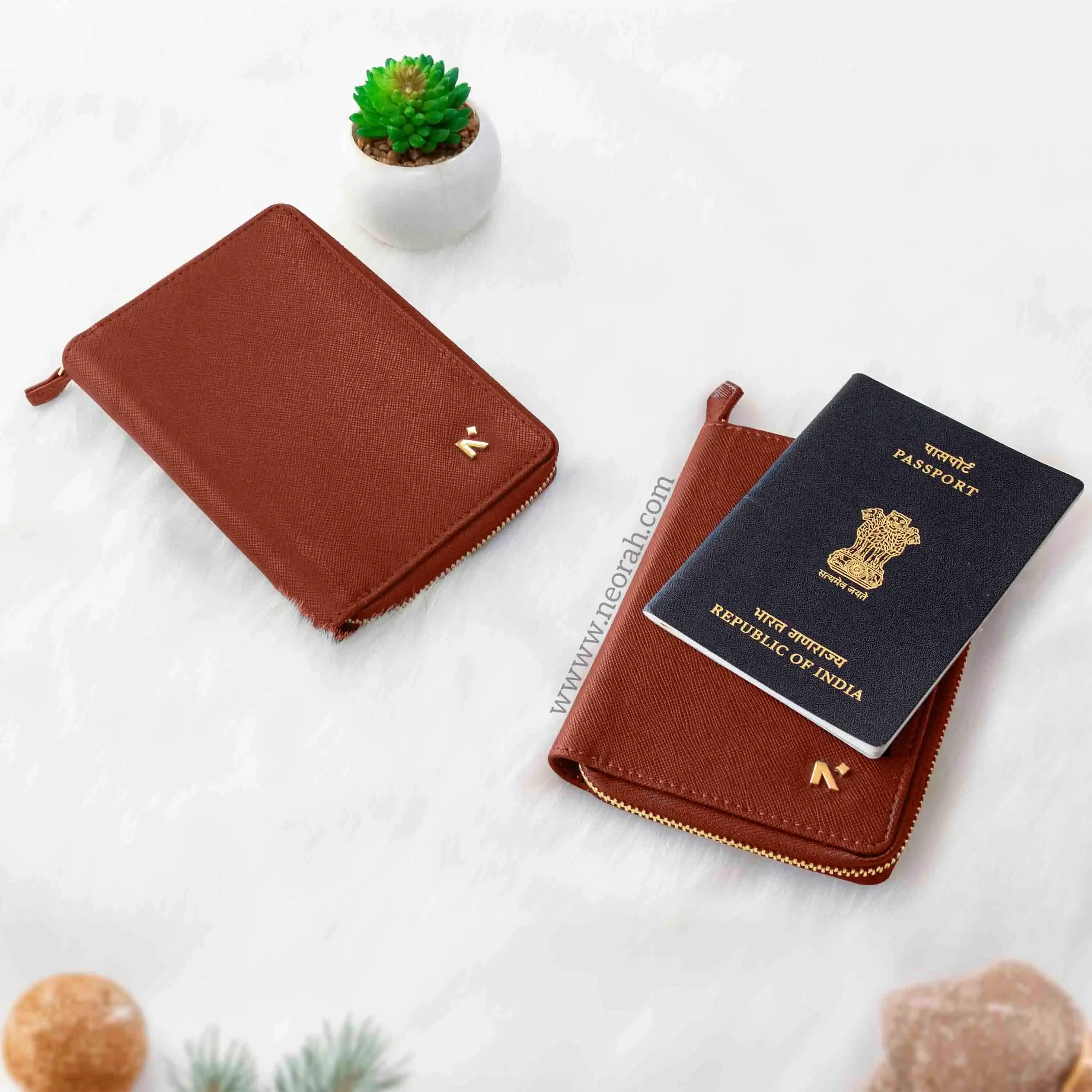 B7 - ORGANISER / PASSPORT COVER - ZIP - Image 103