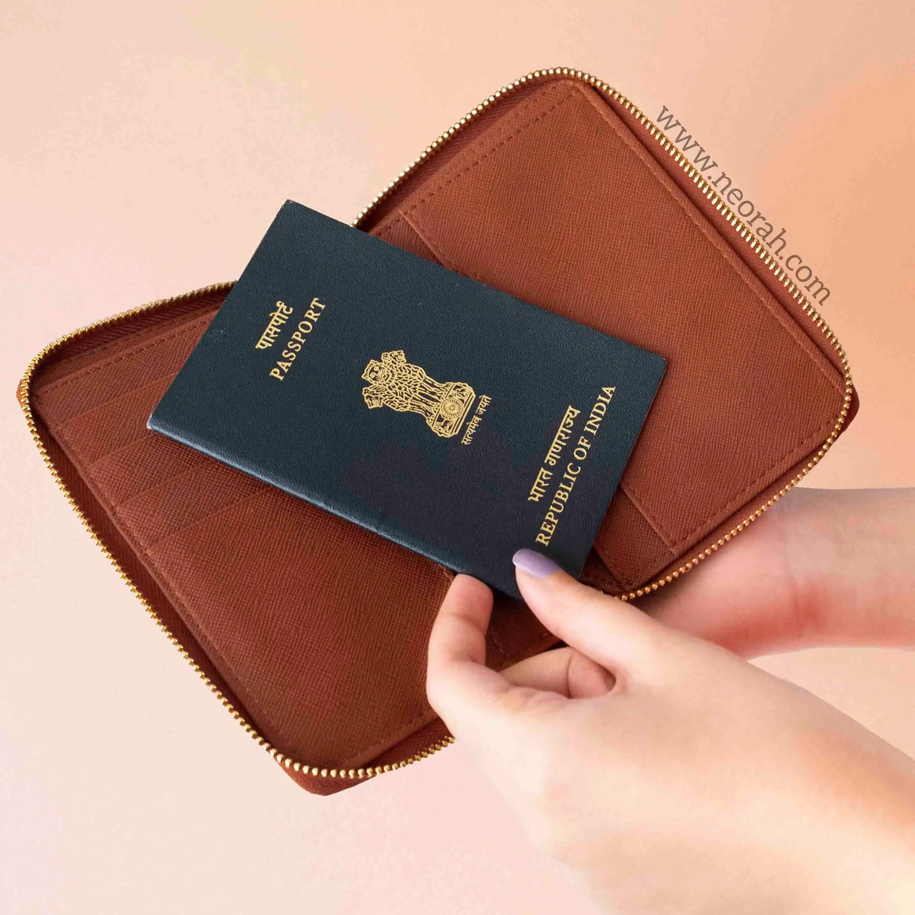 B7 - ORGANISER / PASSPORT COVER - ZIP - Image 104