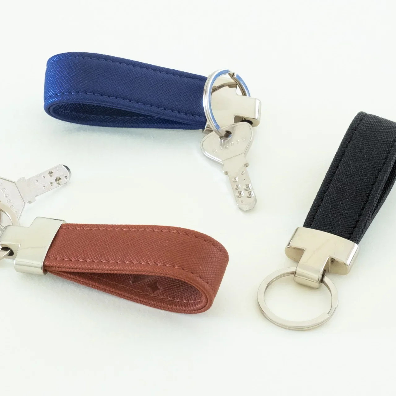 VEGAN LEATHER - METAL KEYCHAIN - Image 3